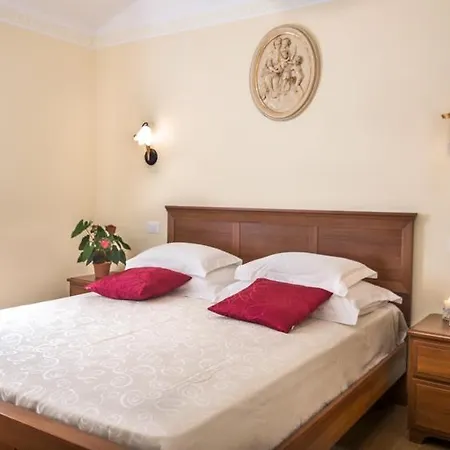 Maria Umag Villa